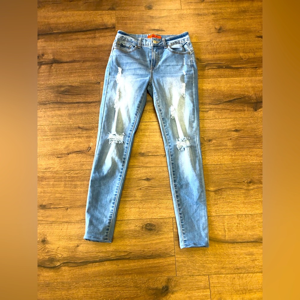 WAX JEANS BRAND BUTT I LOVE YOU  STRETCHY JEANS DISTRESSED SKINNY IN SIZE 3/26